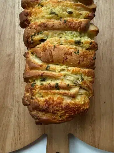 Garlic Butter Pull-Apart Bread 