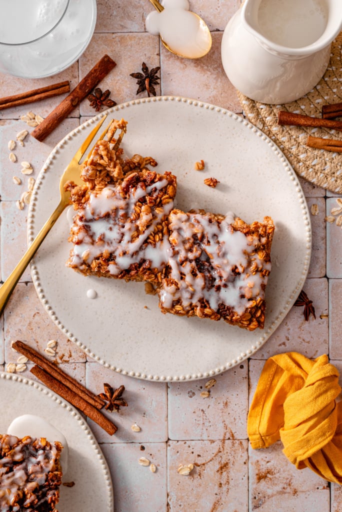 Cinnamon Roll Baked Oatmeal