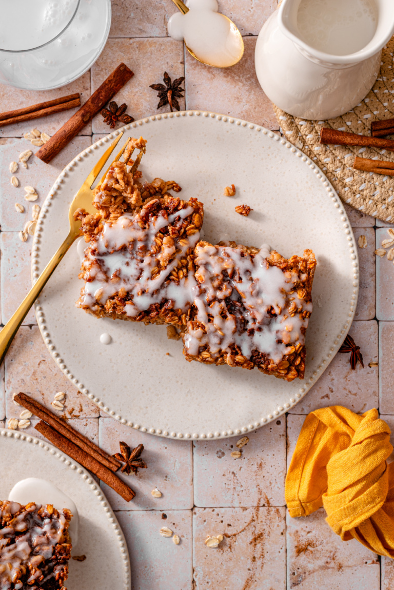 Cinnamon Roll Baked Oatmeal