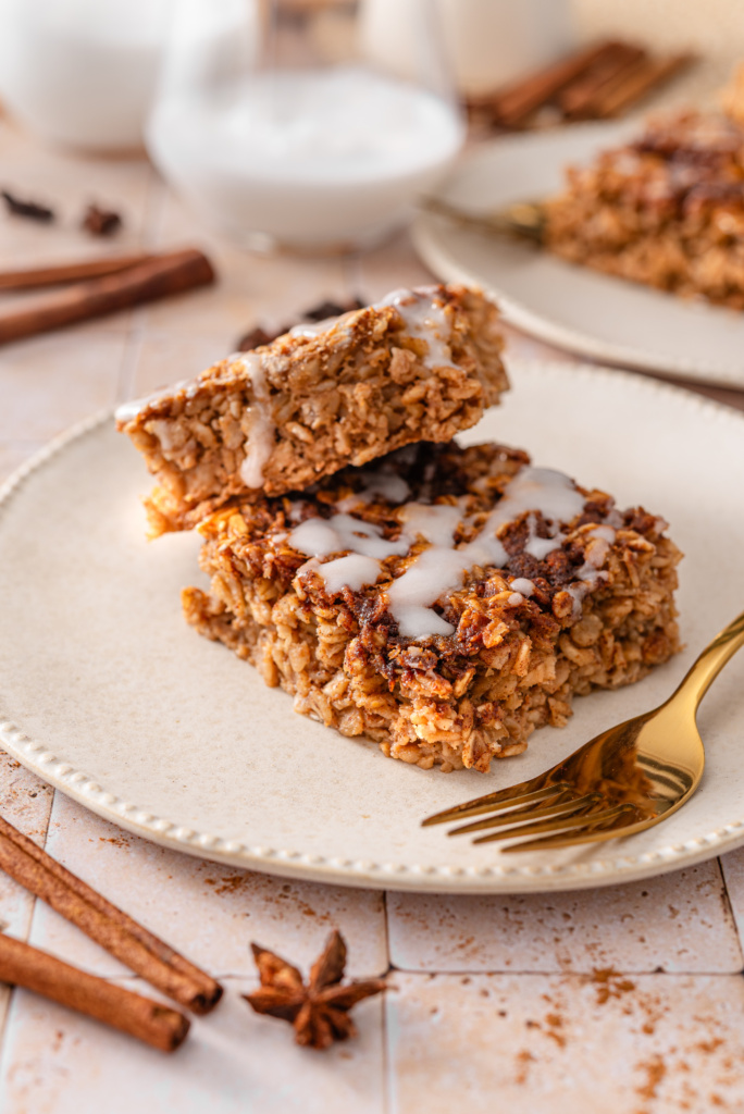 Cinnamon Roll Baked Oatmeal