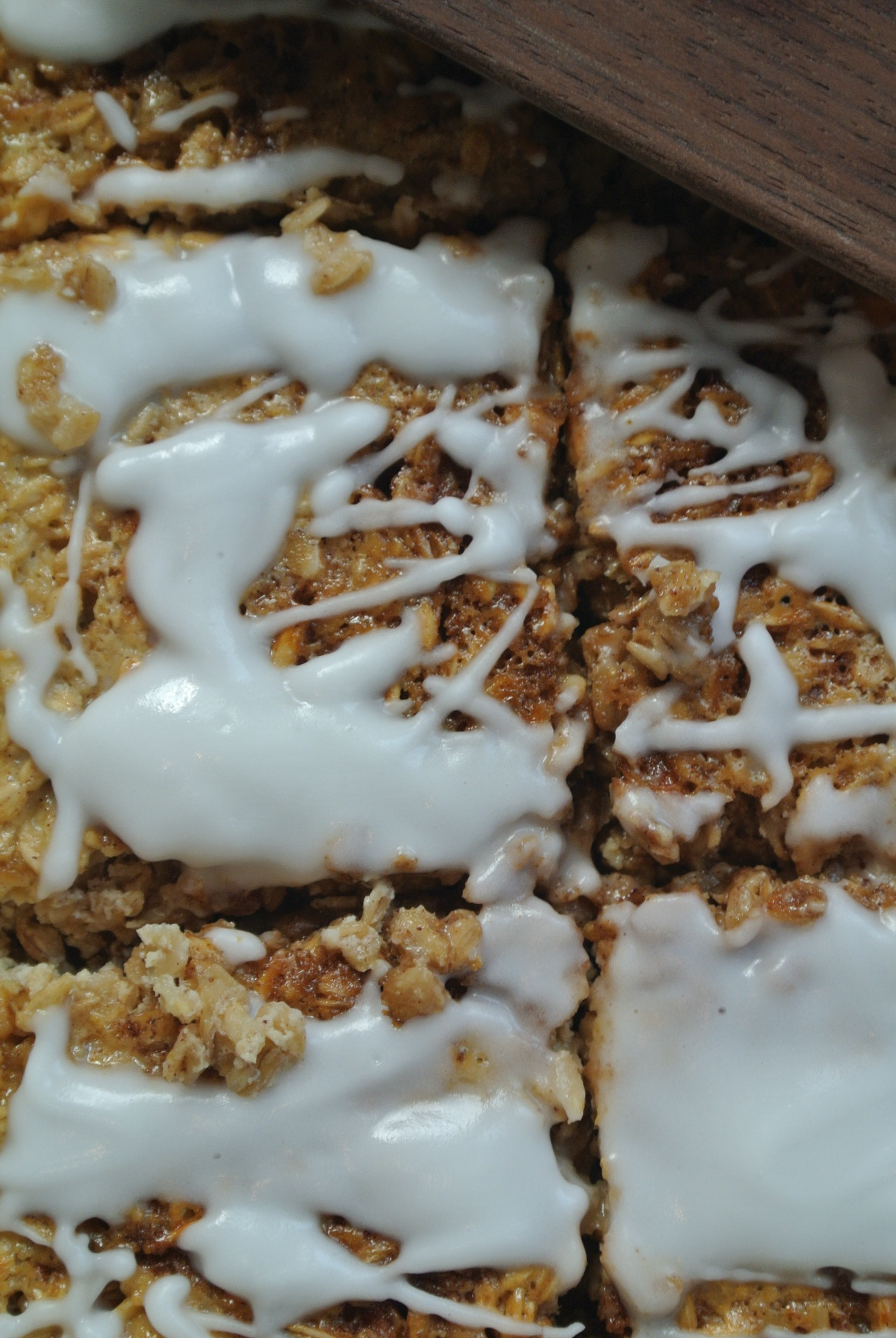 Easy High Protein Cinnamon Roll Baked Oatmeal