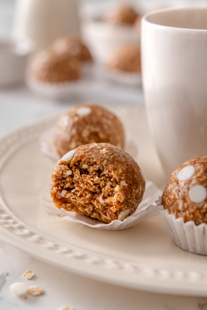 Oatmeal Cream Pie Protein Bites