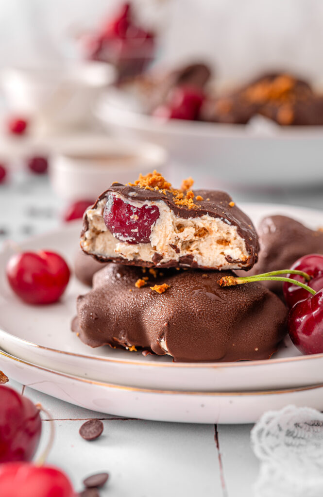 Cherry cheesecake clusters