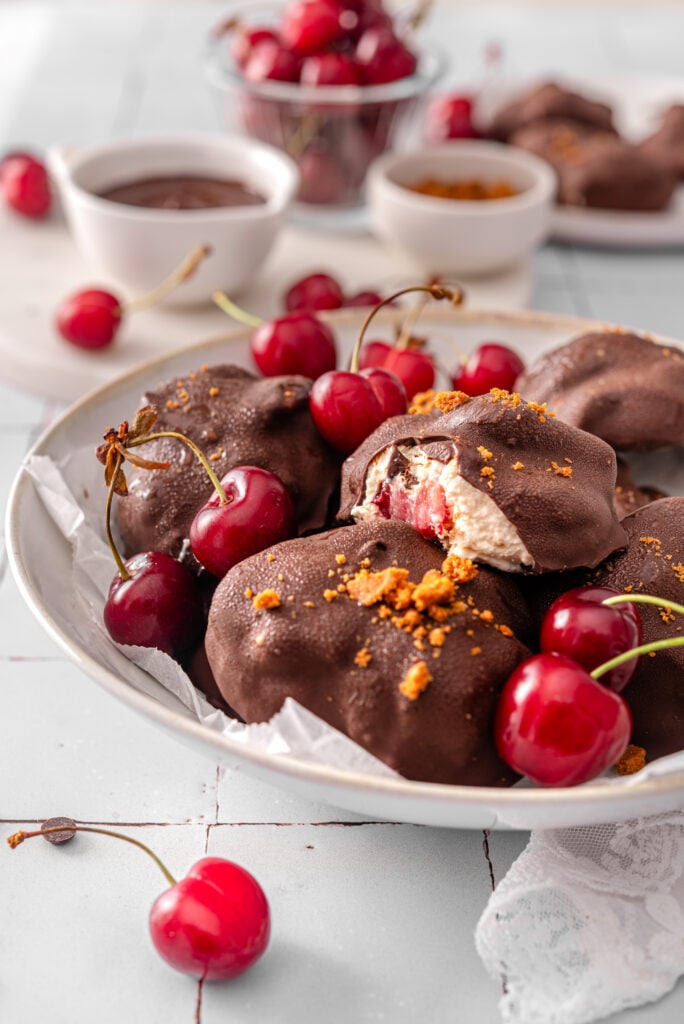 Cherry cheesecake clusters